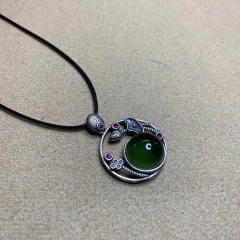 Kalung tulang selangka dari bahan giok alami 180 yang terbuat dari perak 924 Ukuran 29 * 21mm Giok bersih, halus, dan hangat Sudah termasuk pajak pengiriman.