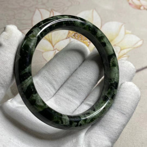 Gelang Macan Tutul Hijau Tua Giok Cui Giok Alami Ukuran 57-59mm Ukuran 58.2mm Lebar Sisi 12.5mm Giok adalah semua yang terjadi secara alami Pola acak termasuk pajak pengiriman