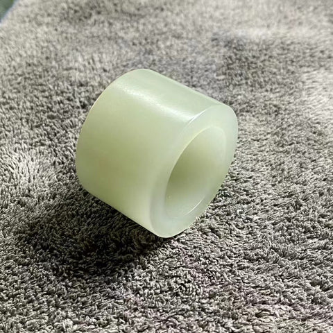 Giok Pemicu Giok Hetian halus bersih dan halus & struktur halus Ukuran 22mm Tinggi 22mm Sudah termasuk pajak pengiriman.