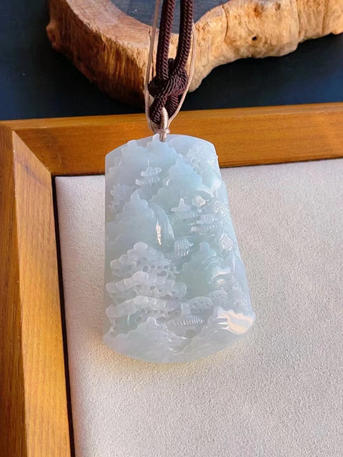 Liontin plakat lanskap lanskap Jadeite alami Ukuran 60,7 * 42 * 10,5 mm Batu giok bersih dan halus Tidak ada inklusi dan tidak ada retakan Pajak pengiriman sudah termasuk.