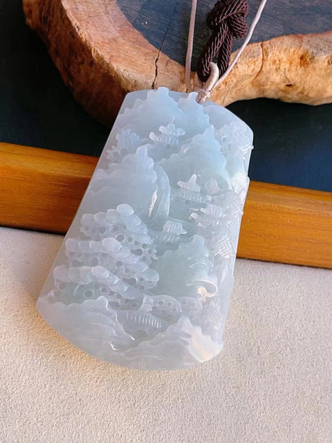 Liontin plakat lanskap lanskap Jadeite alami Ukuran 60,7 * 42 * 10,5 mm Batu giok bersih dan halus Tidak ada inklusi dan tidak ada retakan Pajak pengiriman sudah termasuk.