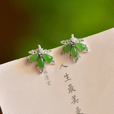 Anting Giok Giok Hetian Giok 925 Tatahan Perak Giok bersih, halus dan hangat; Gayanya sederhana dan murah hati; Sudah termasuk pajak pengiriman.
