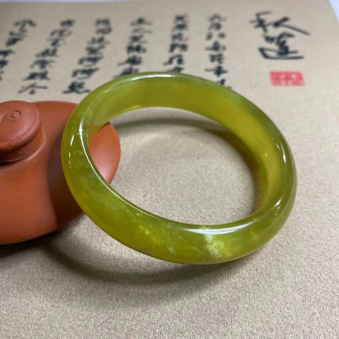 Gelang Bunga Emas Giok Cui Giok Alami Ukuran 52-54mm Ukuran 53.8mm Lebar Sisi 13.2mm Giok terjadi secara alami Pola acak termasuk pajak pengiriman