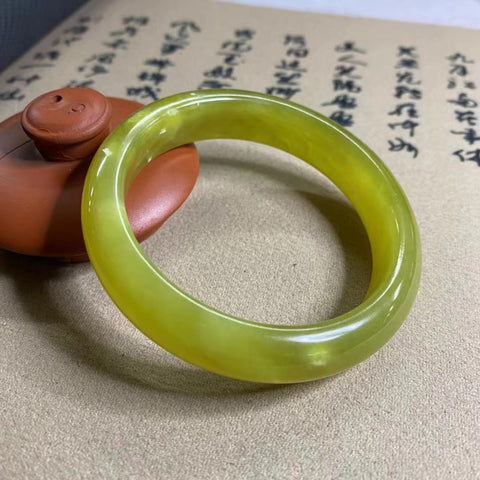 Gelang Bunga Emas Giok Cui Giok Alami Ukuran 55-57mm Ukuran 56.5mm Lebar Sisi 13.2mm Giok semuanya terjadi secara alami Pola acak termasuk pajak pengiriman