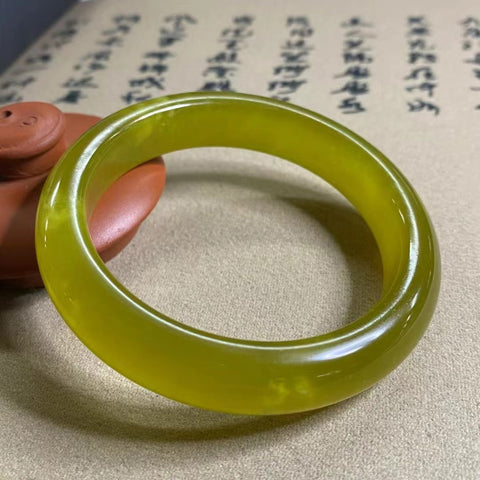 Gelang Bunga Emas Giok Cui Giok Alami Ukuran 58-60mm Ukuran 59.5mm Lebar Sisi 13.2mm Giok semuanya terjadi secara alami Pola acak termasuk pajak pengiriman