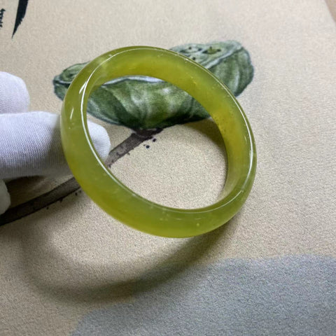 Gelang Bunga Emas Penuh Giok Cui Giok Alami, kaliber yang cocok untuk cincin 57-59, berat karat: 58.1 mm, lebar sisi 14.7 mm Giok muncul secara alami dengan pola acak.