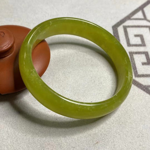 Gelang Bunga Emas Giok Cui Giok Alami Ukuran 57-59mm Ukuran 58.1mm Lebar Samping 14.1mm ; Giok adalah semua yang terjadi secara alami Pola acak Termasuk Pajak Pengiriman