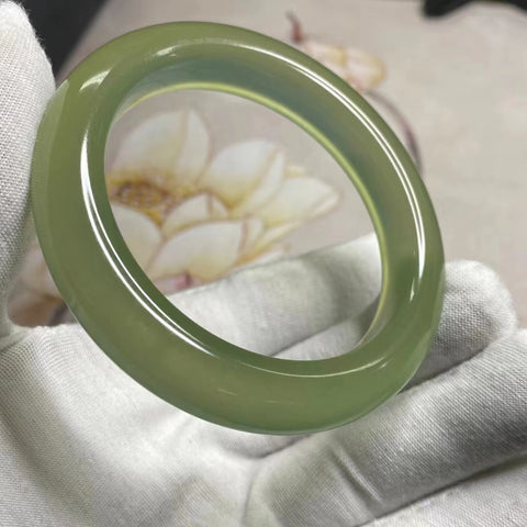 Gelang Halus Giok Cui Alami Ukuran 55-57mm Ukuran 56.2mm Lebar 12.2mm Giok terjadi secara alami Pola acak Termasuk ongkos kirim dan pajak.