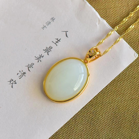 Kalung Telur Giok Hetian Giok Alami 925 Pengaturan Perak Ukuran 15 * 20mm Giok bersih dan halus Gaya Termasuk pajak pengiriman.