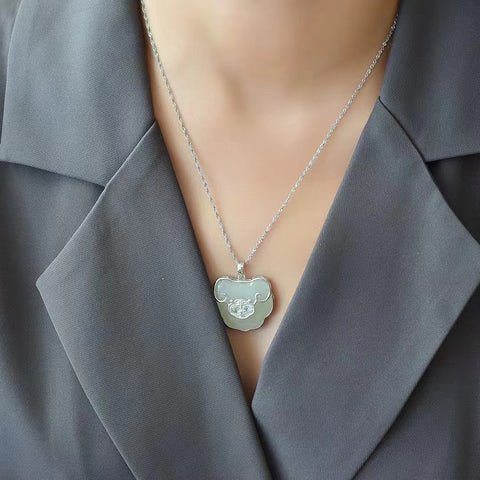 Kalung Kunci Perdamaian Bayi Giok Hetian Giok Alami 925 Tatahan Perak Ukuran 22 * 25mm Giok bersih dan halus Gaya Termasuk pengiriman dan pajak.