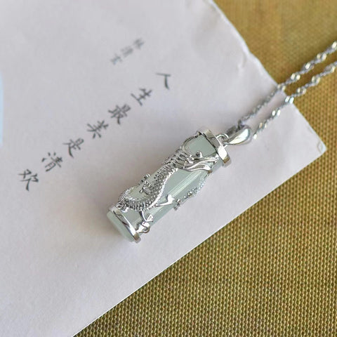 Kalung Pilar Naga Giok Hetian Giok Alami yang terbuat dari perak 925 Ukuran 7 * 23mm Giok bersih dan halus Gaya Termasuk pajak pengiriman.