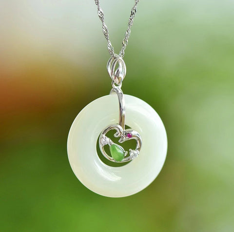 Set Kalung Gesper Perdamaian Giok Hetian Giok Alami dari Perak 925 Ukuran 24 * 24mm Giok bersih dan halus Gaya Termasuk ongkos kirim dan pajak.