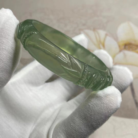 Gelang Ukiran Giok Cui Alami Selangkah demi Selangkah Ukuran 57-59mm Ukuran 58.9mm Lebar Sisi 13.9mm Giok terjadi secara alami Pola acak Termasuk ongkos kirim dan pajak.