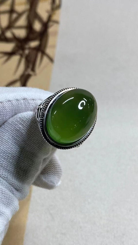 Cincin pria dari batu giok Xiuyan yang indah, terbuat dari perak 925 dengan hiasan, ukuran lingkar dapat disesuaikan, spesifikasi: 20 × 16 mm, termasuk biaya pengiriman dan pajak.