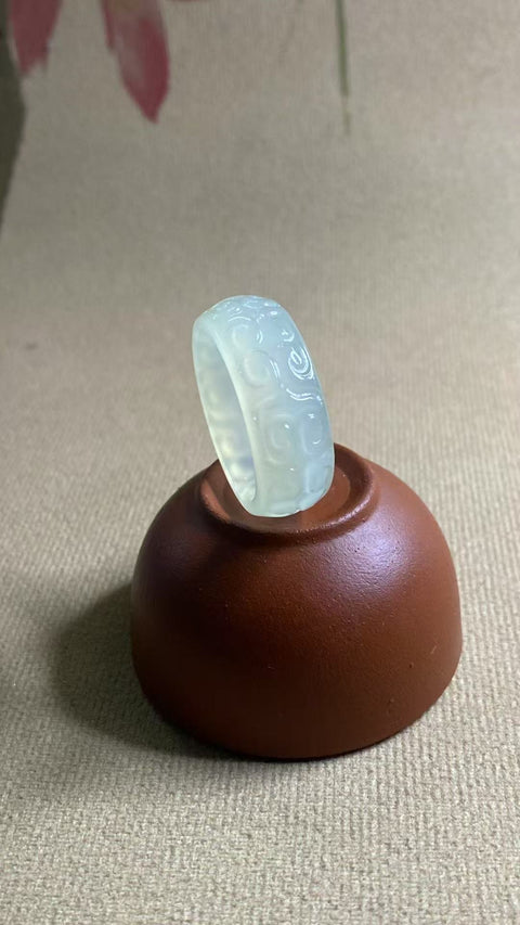 Cincin ukiran giok Xiuyan yang indah, ukiran awan berkah, melambangkan kedamaian, kemakmuran, kesempurnaan, dan mengunci kebahagiaan 😊, spesifikasi: 20,5 × 10 mm, termasuk biaya pengiriman dan pajak.