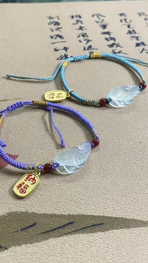 Gelang giok yang indah dengan aksesori yang elegan, membawa keberuntungan dan kemakmuran seumur hidup. Biaya pengiriman dan pajak sudah termasuk.