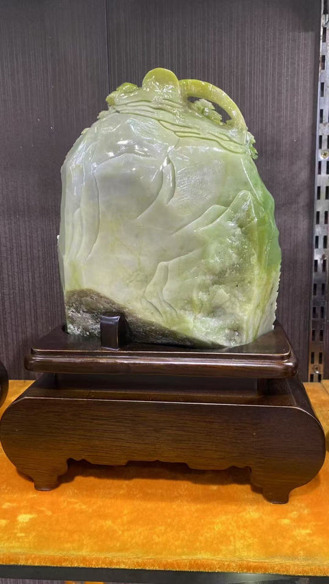Perhiasan giok yang indah, melambangkan kemajuan yang stabil, paviliun dan menara, kebahagiaan keluarga, jembatan kecil dan air yang mengalir, serta kemakmuran. Ukuran: 30 x 21 cm. Biaya pengiriman dan pajak sudah termasuk.