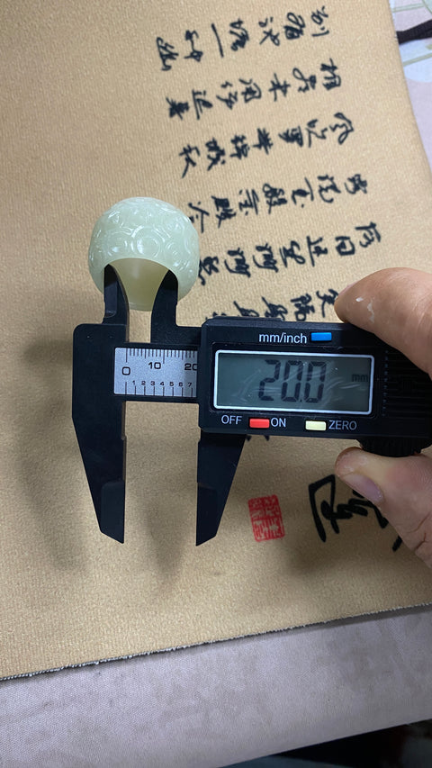 Cincin giok Hetian yang indah, dengan awan keberuntungan yang melindungi pemakainya, diameter: 20 mm, tinggi: 20,3 mm. Biaya pengiriman dan pajak sudah termasuk.