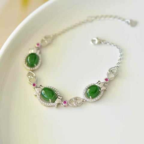Gelang perak sterling 925 bertatahkan Hetian Jasper (7*9) berbentuk telur nanas perak polos dengan zirkonium berwarna. Gayanya unik dan modis, gioknya hangat dan lembut. Spesifikasi giok: 8*10. Biaya kirim dan pajak sudah termasuk.