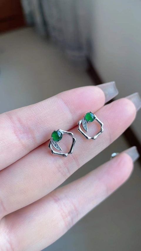 Anting giok alami, bahan lubang tua, dasar halus dan hangat, tatahan perak 925, kepala penuh air, spesifikasi 0,4, termasuk pajak pengiriman