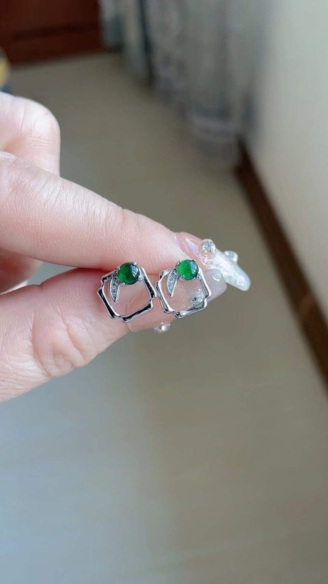 Anting giok alami, bahan lubang tua, dasar halus dan hangat, tatahan perak 925, kepala penuh air, spesifikasi 0,4, termasuk pajak pengiriman