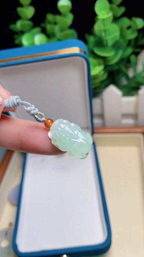Jadeite alami Pixiu, menarik kekayaan dan harta karun, bahan lubang tua, penuh kepala air, indah dan tembus cahaya, hijau muda, kinerja biaya tinggi, spesifikasi 1.8✖️1.3 termasuk pengiriman dan pajak