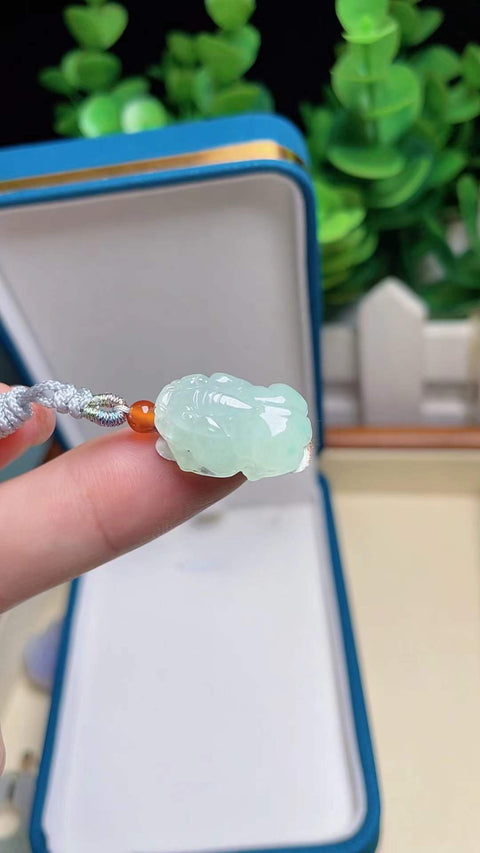 Jadeite alami Pixiu, menarik kekayaan dan harta karun, bahan lubang tua, penuh kepala air, indah dan tembus cahaya, hijau muda, kinerja biaya tinggi, spesifikasi 1.8✖️1.3 termasuk pengiriman dan pajak