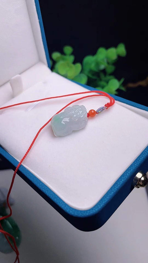 Jadeite alami Pixiu, menarik kekayaan dan harta, menangkal kejahatan dan memastikan keamanan, bahan lubang tua, dasar halus dan hangat, penuh kepala air, spesifikasi 2.0✖️1.3 termasuk pajak pengiriman