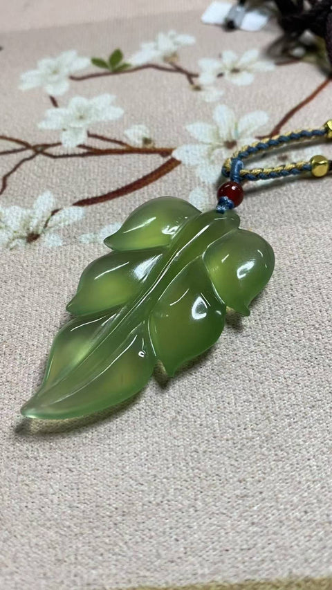 Liontin Jadeite: Rantai Sweater Liontin Giok Xiuyan yang Indah, Karir yang Sukses dan Sejahtera Spesifikasi: 62✖️35mm, termasuk ongkos kirim dan pajak