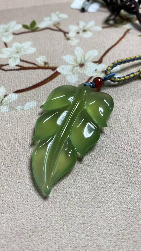 Liontin Jadeite: Rantai Sweater Liontin Giok Xiuyan yang Indah, Karir yang Sukses dan Sejahtera Spesifikasi: 62✖️35mm, termasuk ongkos kirim dan pajak