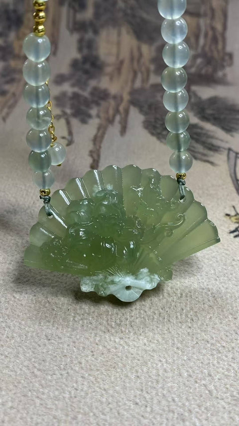Hehe Meimei: Rantai Sweater Topi Susu Anggur Hijau Xiuyan Jade yang Indah, pengerjaan dua sisi, sempurna, spesifikasi: 55✖️38mm, termasuk pengiriman dan pajak