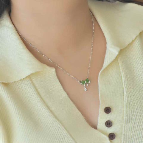 Baru datang! Kalung liontin pita hias berbentuk hati 10868#925 bertatahkan perak Hetian Jasper (5*5), giok (perak) yang halus dan hangat. Gayanya unik dan segar, elegan, dan memanjakan mata. Biaya kirim dan pajak sudah termasuk.