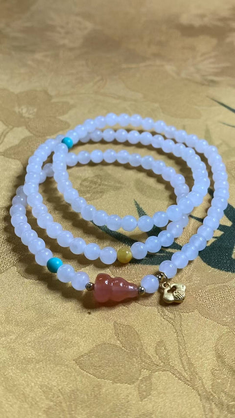 Gelang tiga lingkaran giok Hetian yang indah, serasi dengan aksesori Nanhong dan lilin madu. Spesifikasi: 5,1 mm, termasuk ongkos kirim dan pajak.