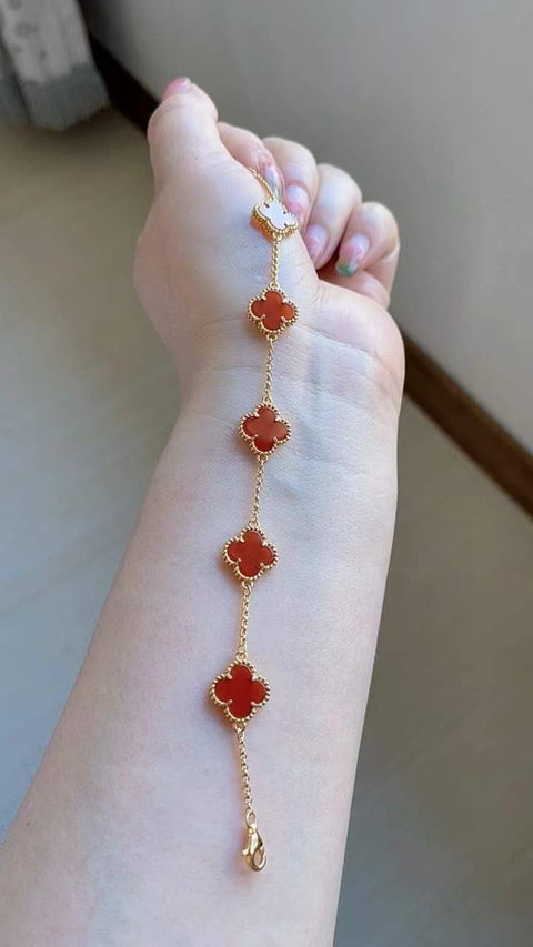 Gelang klasik kalsedon merah semanggi berdaun empat, kalsedon merah alami, tatahan perak 925, pemutih super untuk dipakai di musim panas, pasangan terbaik untuk gelang emas Batu lepas 1.2✖️1.2 Termasuk pajak pengiriman