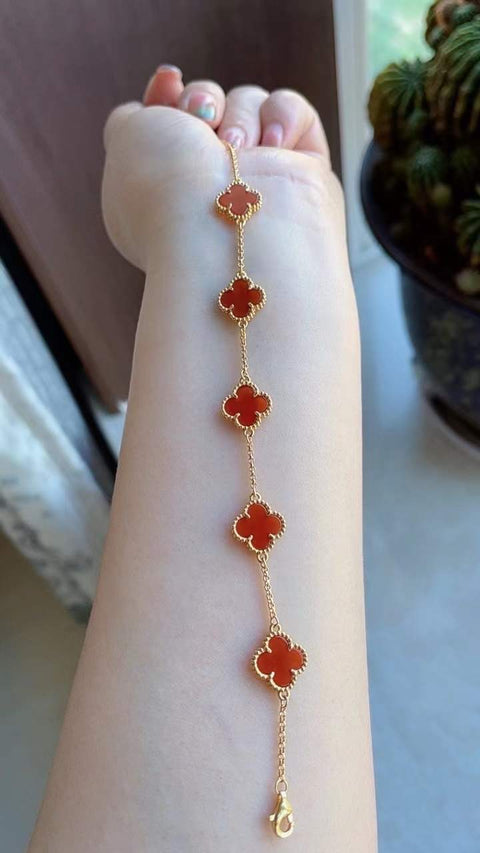 Gelang klasik kalsedon merah semanggi berdaun empat, kalsedon merah alami, tatahan perak 925, pemutih super untuk dipakai di musim panas, pasangan terbaik untuk gelang emas Batu lepas 1.2✖️1.2 Termasuk pajak pengiriman