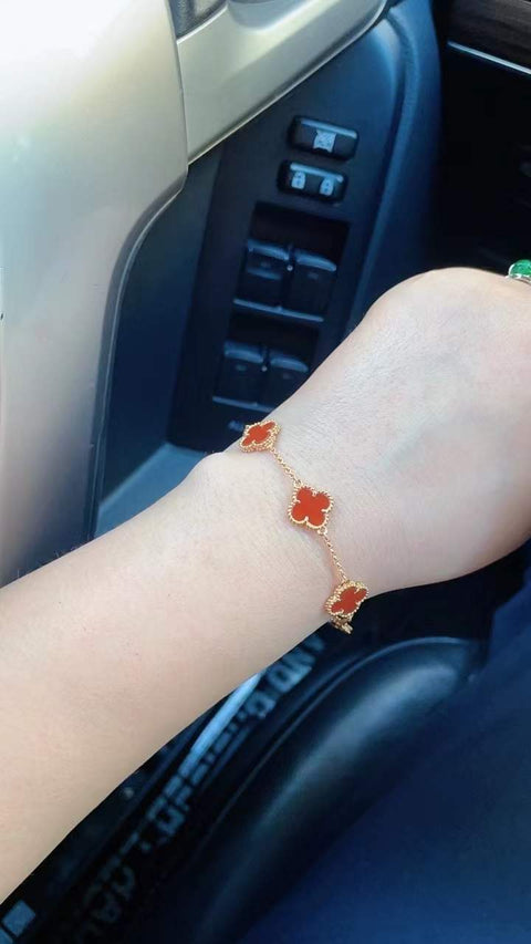 Gelang klasik kalsedon merah semanggi berdaun empat, kalsedon merah alami, tatahan perak 925, pemutih super untuk dipakai di musim panas, pasangan terbaik untuk gelang emas Batu lepas 1.2✖️1.2 Termasuk pajak pengiriman