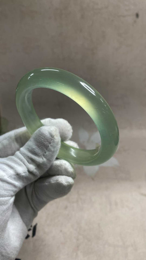 Gelang giok Xiuyan yang indah, diameter dalam: 58,4mm, lebar samping 12,3mm, batu alam dihasilkan secara alami, polanya acak, termasuk pajak pengiriman