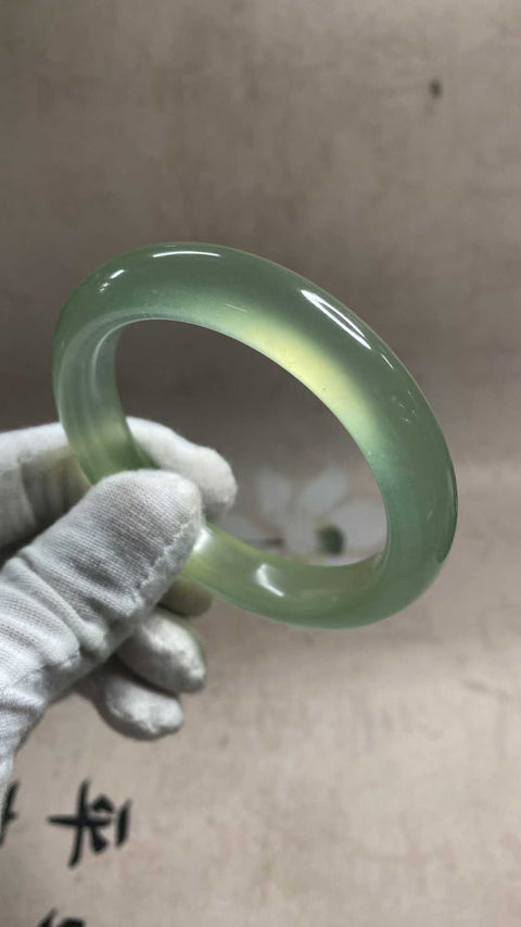 Gelang giok Xiuyan yang indah, diameter dalam: 58,4mm, lebar samping 12,3mm, batu alam dihasilkan secara alami, polanya acak, termasuk pajak pengiriman