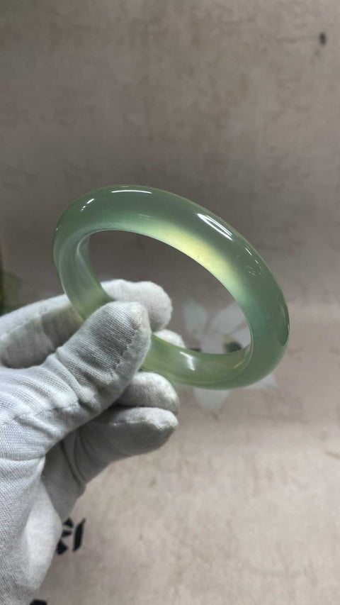Gelang giok Xiuyan yang indah, diameter dalam: 58,4mm, lebar samping 12,3mm, batu alam dihasilkan secara alami, polanya acak, termasuk pajak pengiriman