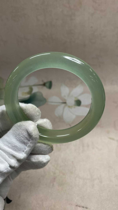 Gelang giok Xiuyan yang indah, diameter dalam: 57,5mm, lebar samping 12,3mm, batu alam dihasilkan secara alami, polanya acak, termasuk pajak pengiriman