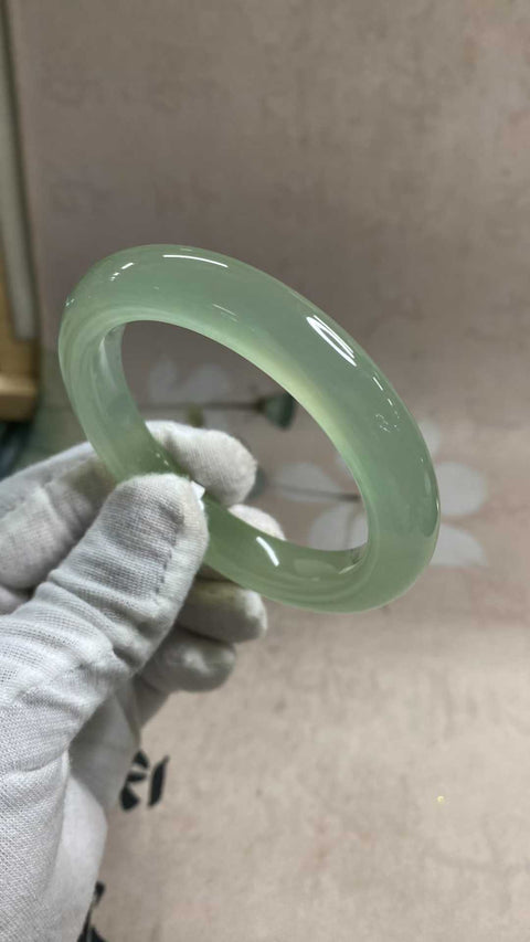 Gelang giok Xiuyan yang indah, diameter dalam: 56,5mm, lebar samping 11mm, batu alam dihasilkan secara alami, polanya acak, termasuk pajak pengiriman