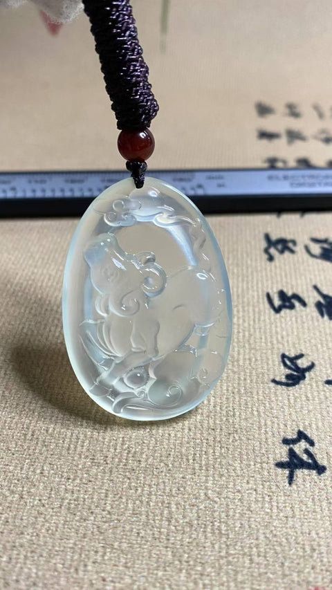 Zodiac Ox: Liontin es giok Xiuyan yang indah, ukuran: 43✖️30mm, termasuk ongkos kirim dan pajak