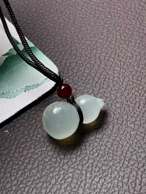 Giok Xiuyan alami "Fu Lu Shuang Shou" sangat halus dan hangat. Diukir dengan tangan. Ukuran: Kira-kira: 26×15㎜. Biaya kirim dan pajak sudah termasuk.