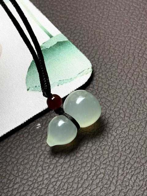 Giok Xiuyan alami "Fu Lu Shuang Shou" sangat halus dan hangat. Diukir dengan tangan. Ukuran: Kira-kira: 26×15㎜. Biaya kirim dan pajak sudah termasuk.