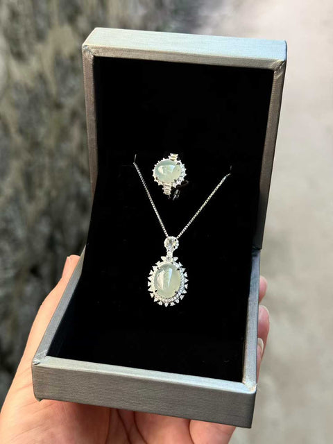 Set dua potong es batu giok alami, es dan tembus cahaya, tatahan perak 925 yang indah, dimensi: liontin 13×10㎜, cincin 10×8㎜, termasuk ongkos kirim dan pajak