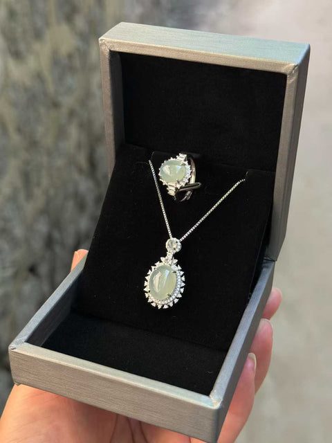 Set dua potong es batu giok alami, es dan tembus cahaya, tatahan perak 925 yang indah, dimensi: liontin 13×10㎜, cincin 10×8㎜, termasuk ongkos kirim dan pajak