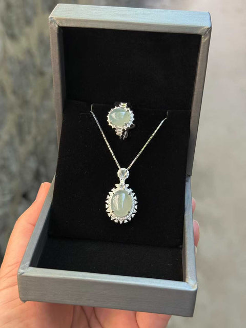 Set dua potong es batu giok alami, es dan tembus cahaya, tatahan perak 925 yang indah, dimensi: liontin 13×10㎜, cincin 10×8㎜, termasuk ongkos kirim dan pajak