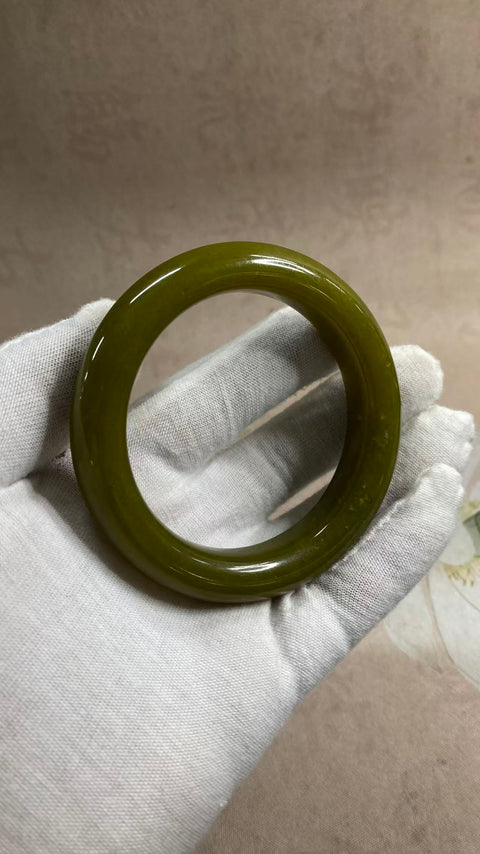 Gelang alpukat giok Xiuyan yang indah, diameter dalam: 58,9mm, lebar samping 14,3mm, batu alam dihasilkan secara alami, polanya acak, termasuk pajak pengiriman
