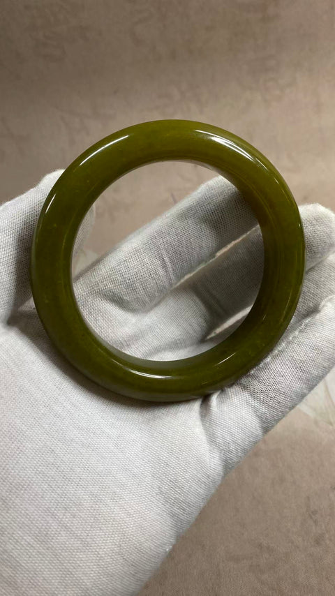 Gelang alpukat giok Xiuyan yang indah, diameter dalam: 59,3mm, lebar samping 13,7mm, batu alam dihasilkan secara alami, polanya acak, termasuk pajak pengiriman