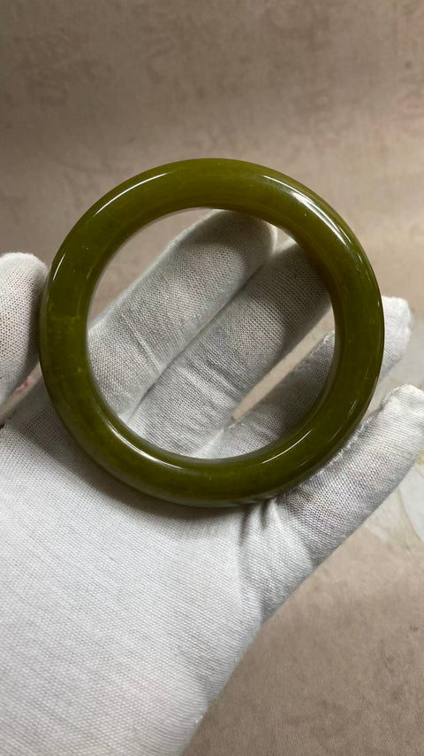 Gelang alpukat giok Xiuyan yang indah, diameter dalam: 59,3mm, lebar samping 13,7mm, batu alam dihasilkan secara alami, polanya acak, termasuk pajak pengiriman